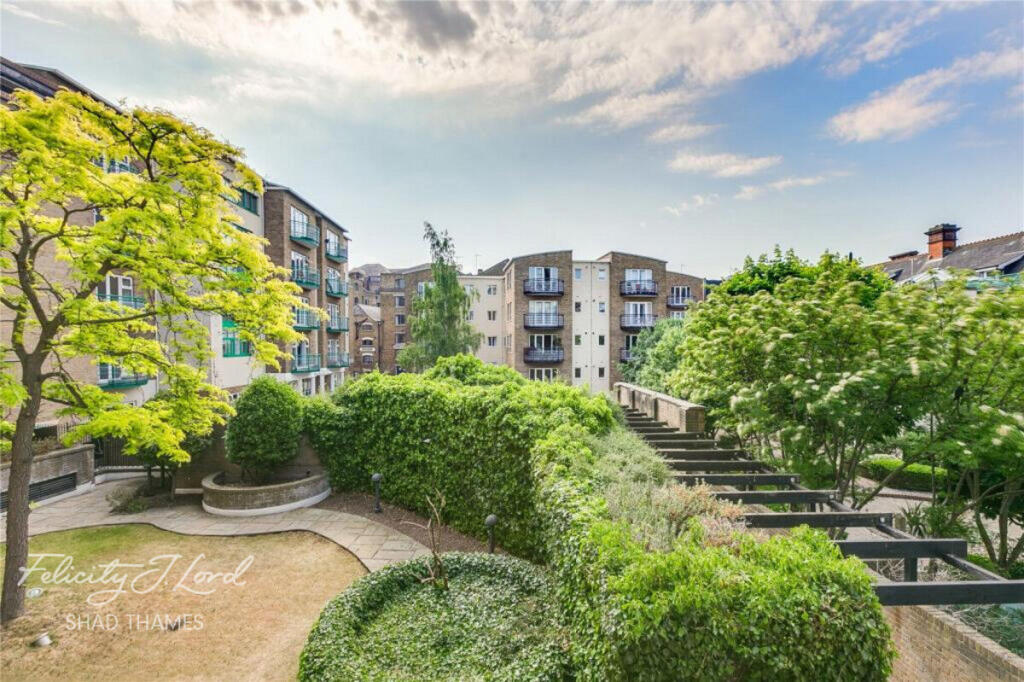 1-bed flat on The Circle, Queen Elizabeth Street, SE1, £500,000