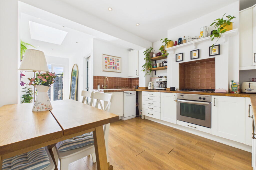 House in Wokingham - View 3