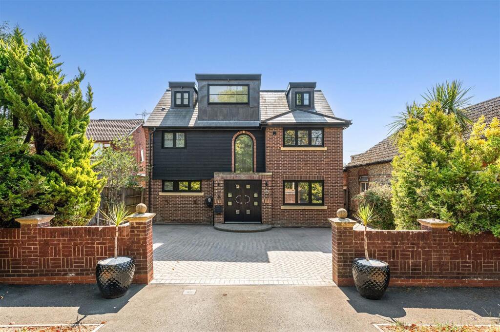 Main image of property: Portsmouth Road, Horndean