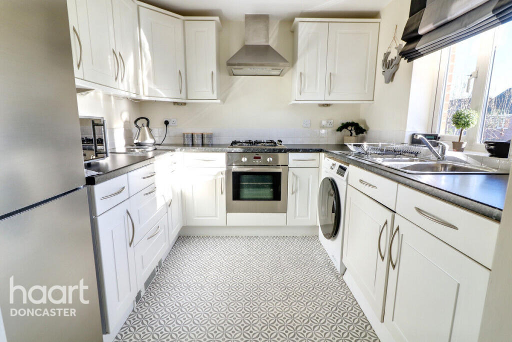 Scotsman Drive, Scawthorpe, Doncaster photo 3
