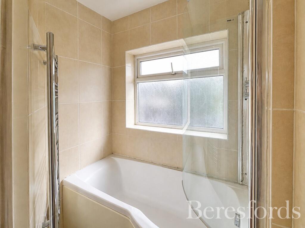 House in Rainham, South Hornchurch - More