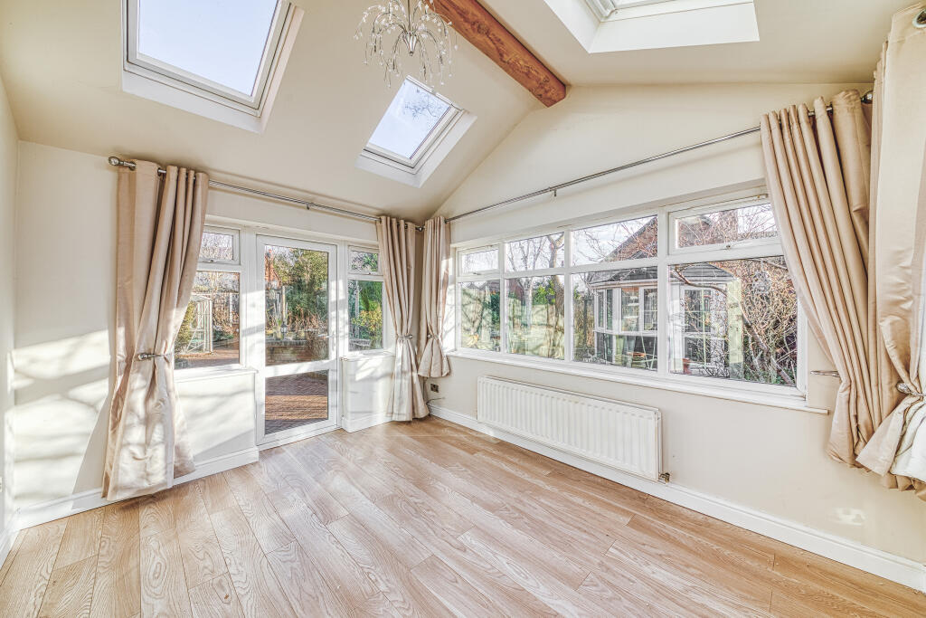 Latham Close, Burton on Trent, DE15 photo 3