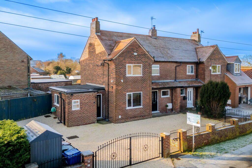 3-bed semi-detached on Barff View, Burn, Selby, £230,000