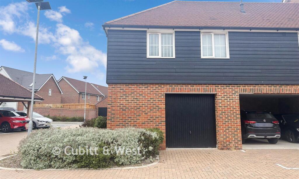 Tin Church Avenue, Faygate, West Sussex photo 2