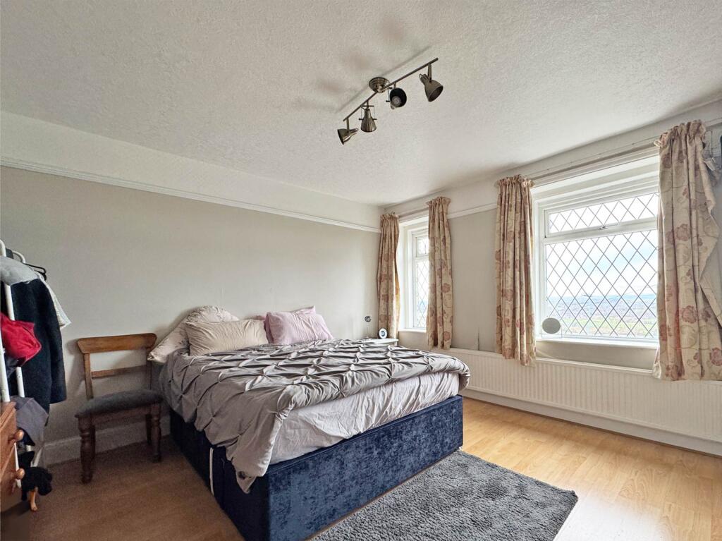 House in Oldham, Greater Manchester - View 4