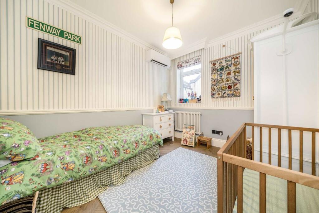 Apartment in London - More