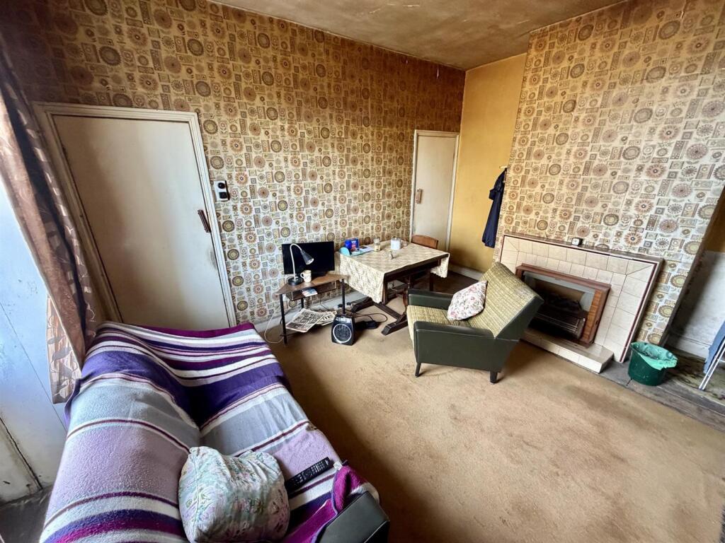House in Wakefield - View 5