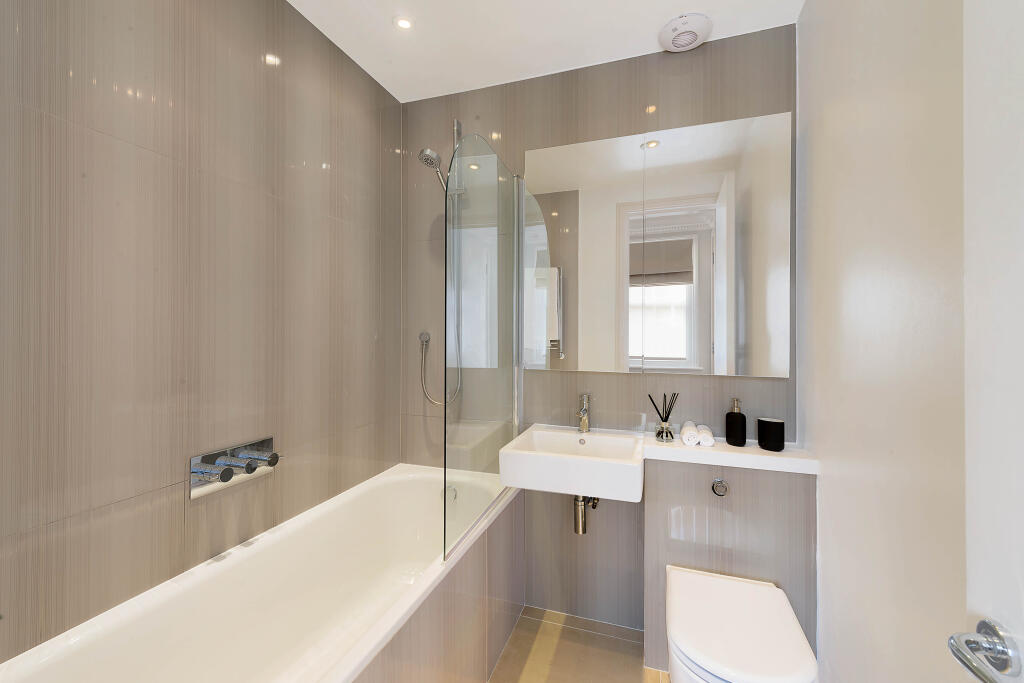 Apartment in London - More