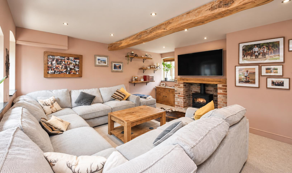 House in Burton-on-Trent, Yoxall - More