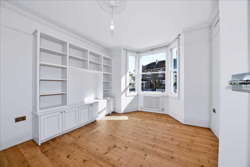 House in London - View 2