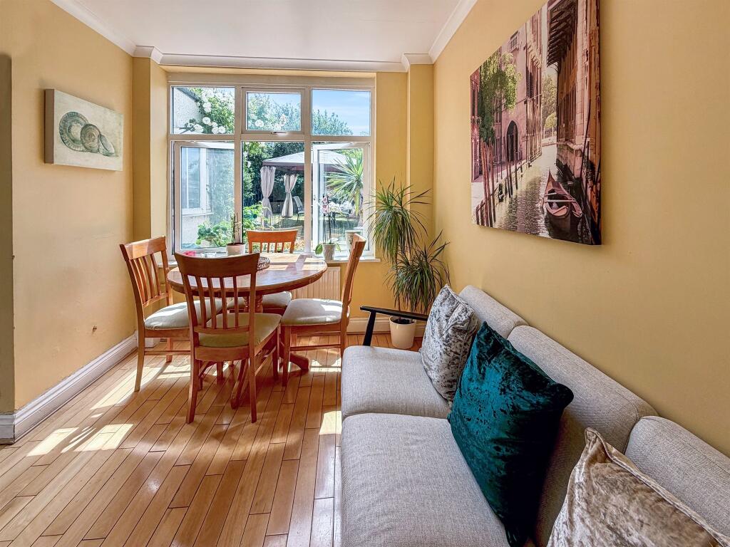 House in London - View 5