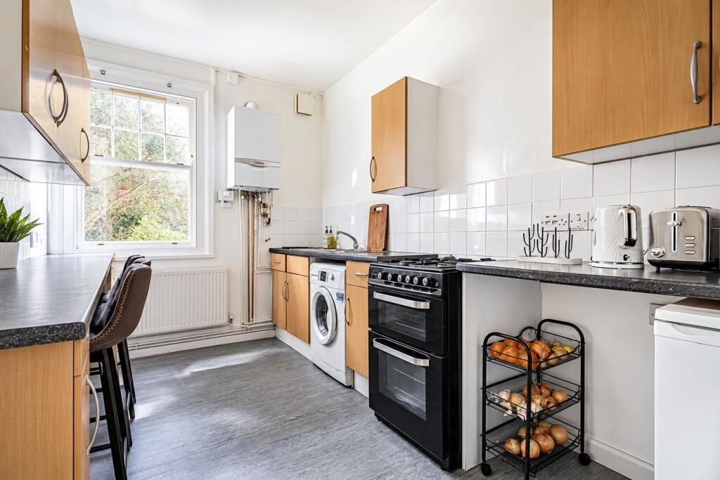 Montalt Road, WOODFORD GREEN, IG8 photo 3