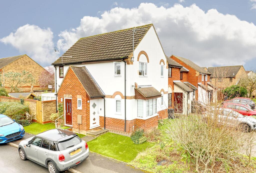 Main image of property: Hollybush Way, Cheshunt, EN7