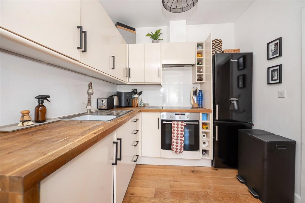 Apartment in Twickenham - More