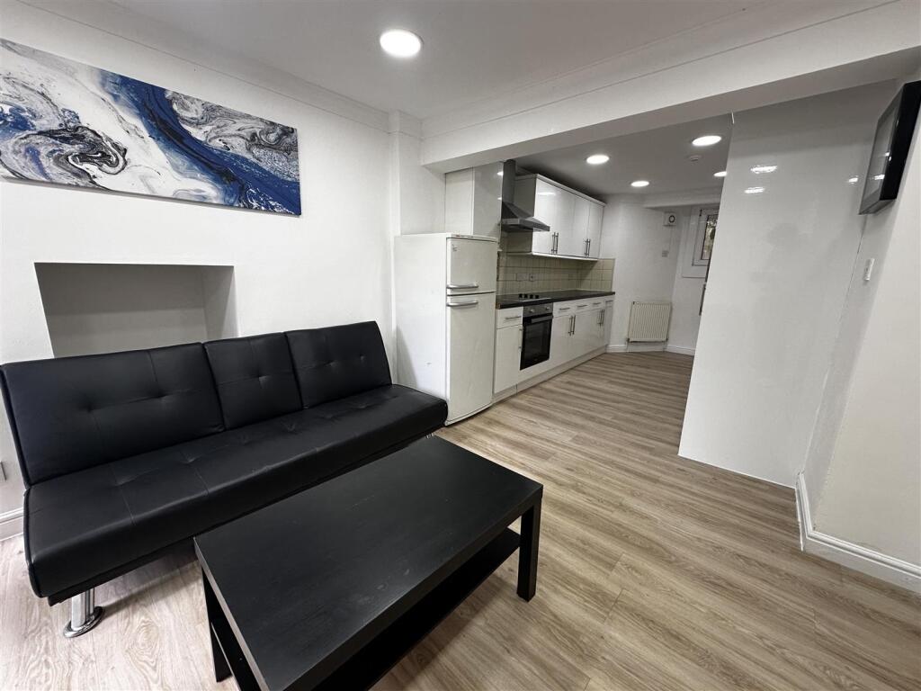 Apartment in Cardiff - View 2