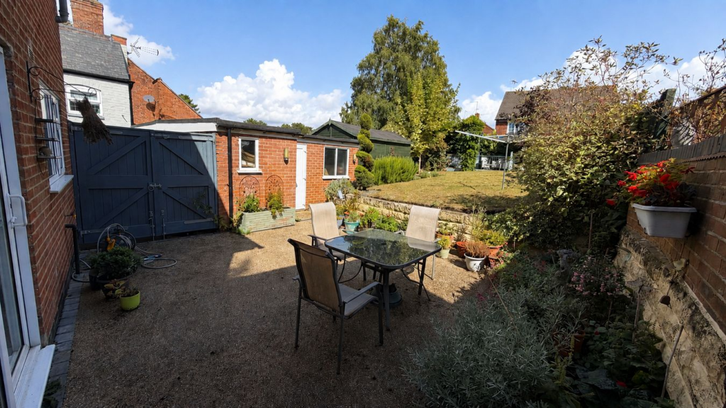 House in Leicester - More