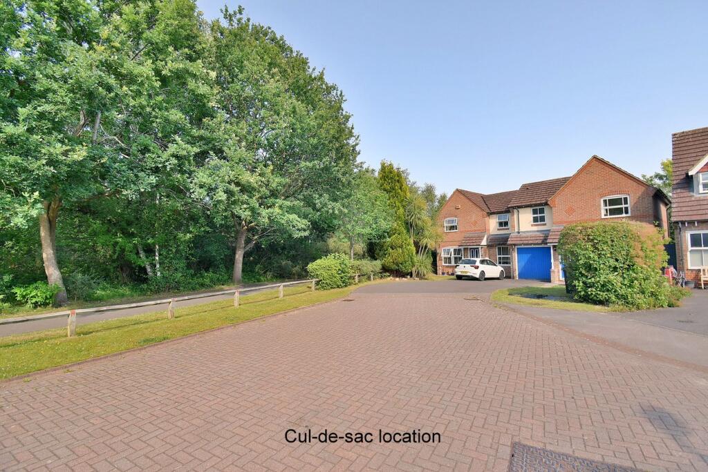 Everdene Close, Ferndown, BH22 photo 2