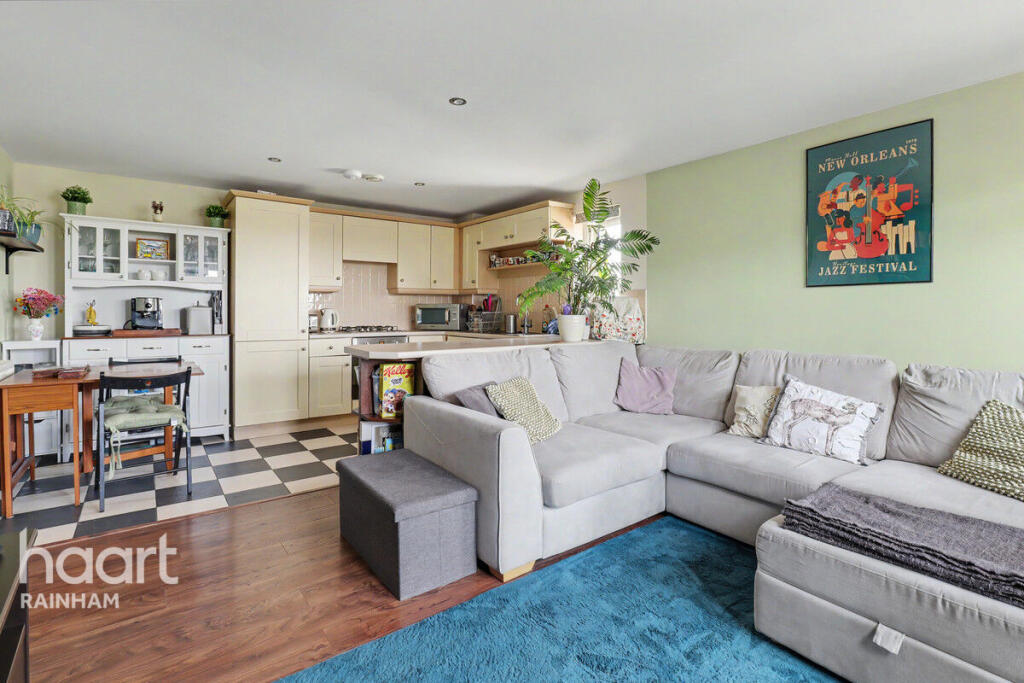 2-bed flat on Capstan Drive, Rainham, £230,000