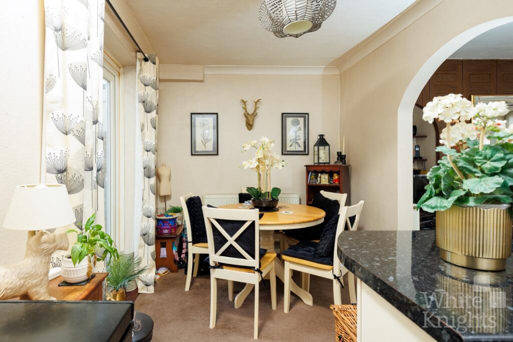 Heatherden Close, Reading, Berkshire, RG2 8SB photo 4