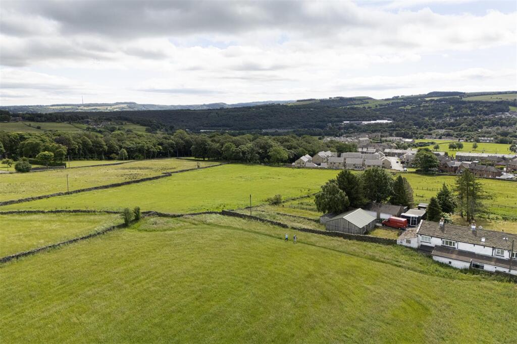 Highfield Crescent, Meltham, Holmfirth - View 3