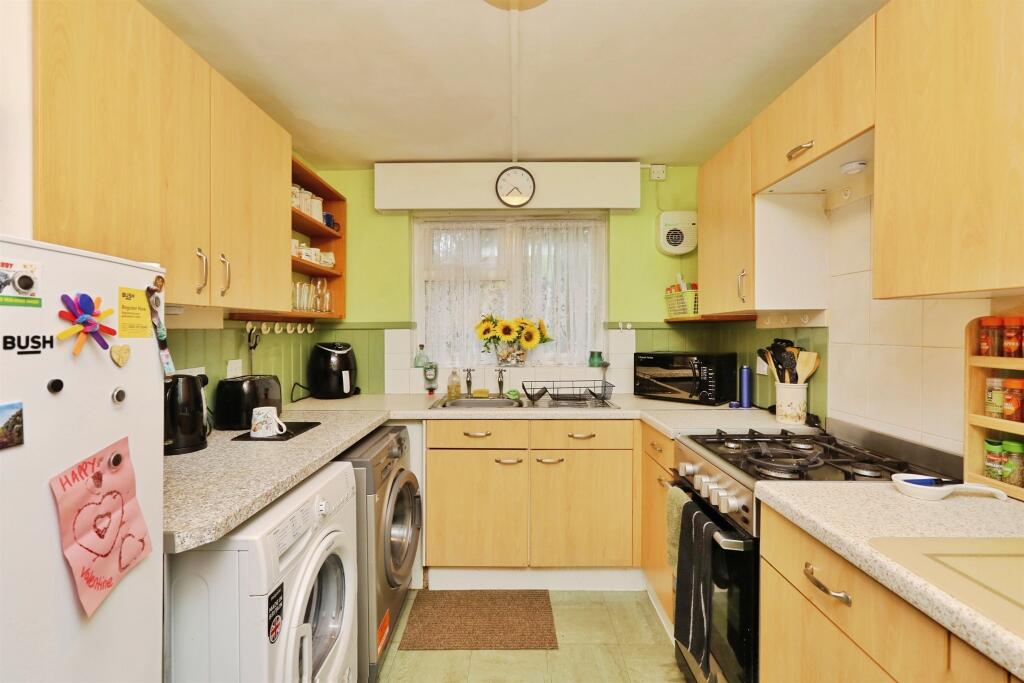 Argosy Close, Bawtry, Doncaster photo 2