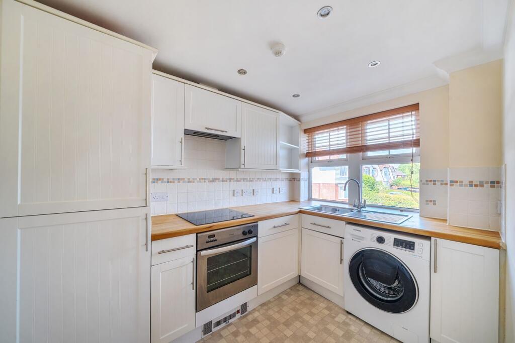 Apartment in Lymington - View 3