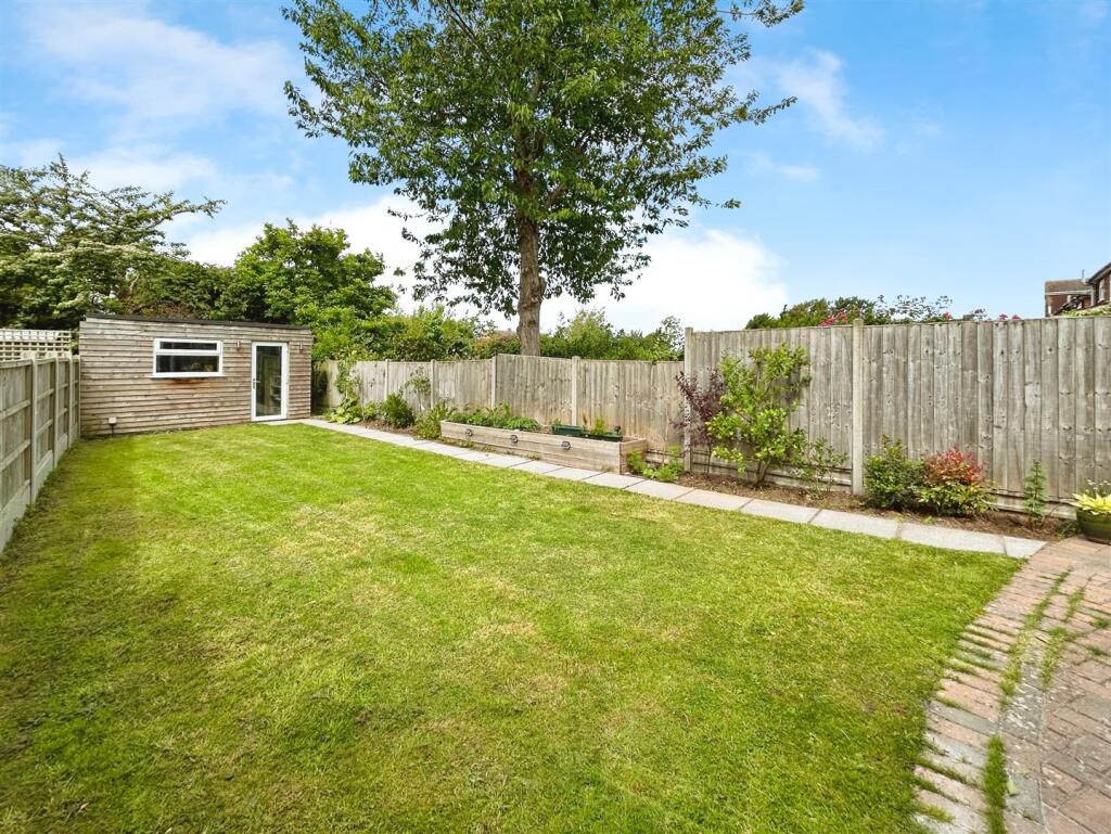 Landor Road, Whitnash, Leamington Spa photo 4