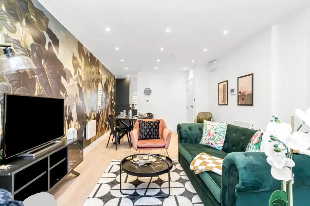Apartment in Southall - View 3