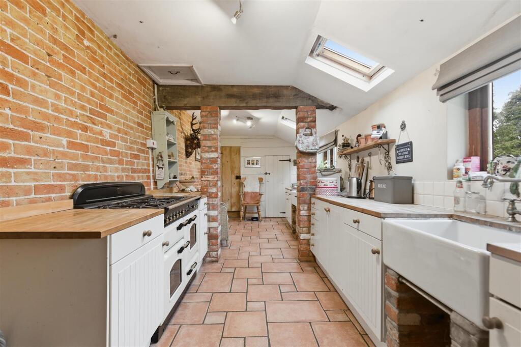 House in East Suffolk, St James, South Elmham - More