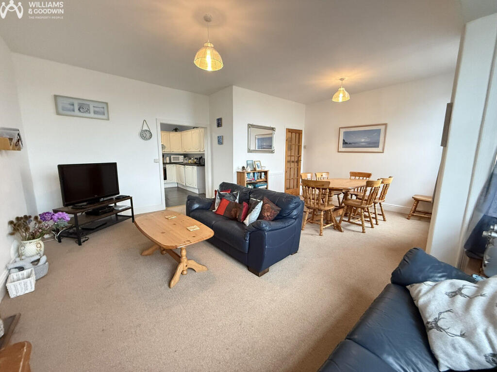 4-bed flat on Beach Road, Rhosneigr, Anglesey, LL64, £422,950