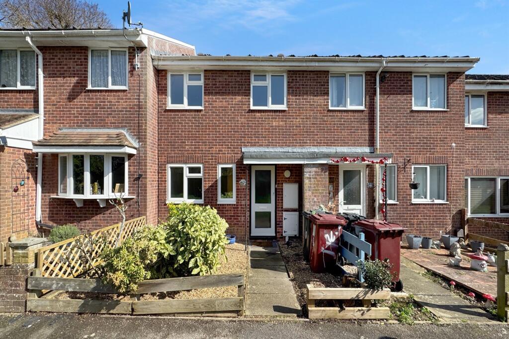 Main image of property: 3 bedroom Terraced House in Chichester