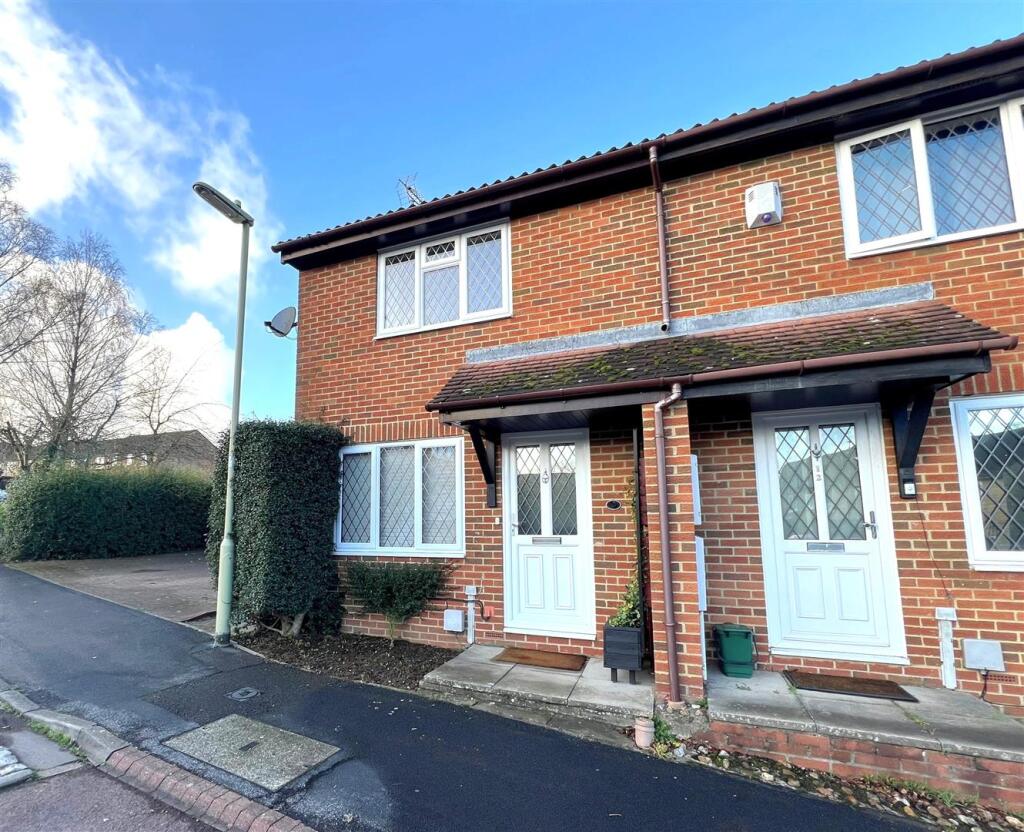 2-bed terraced on Cropmark Way, Basingstoke, £315,000