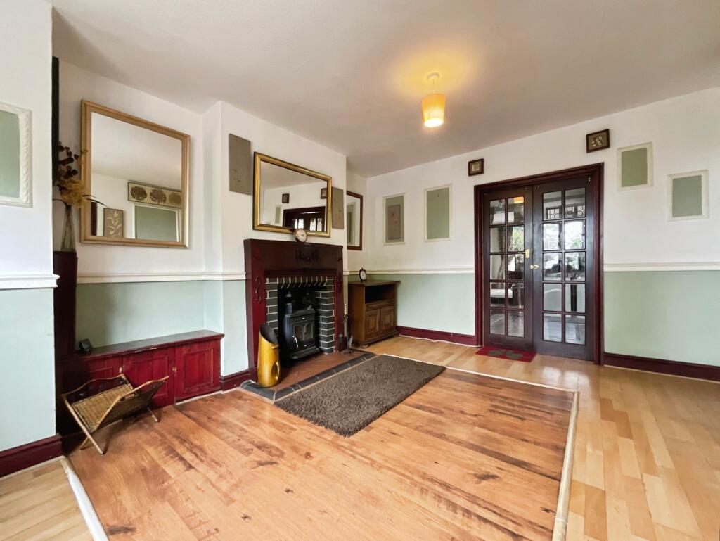 House in Mansfield, Nottinghamshire - More
