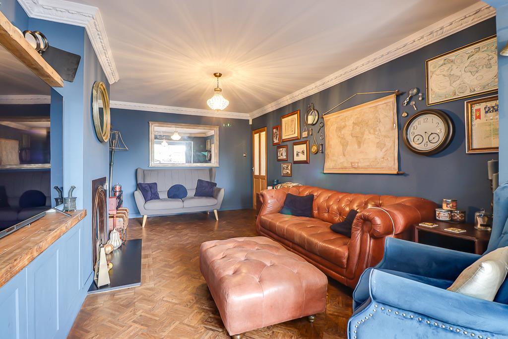 House in Southend-on-Sea - More