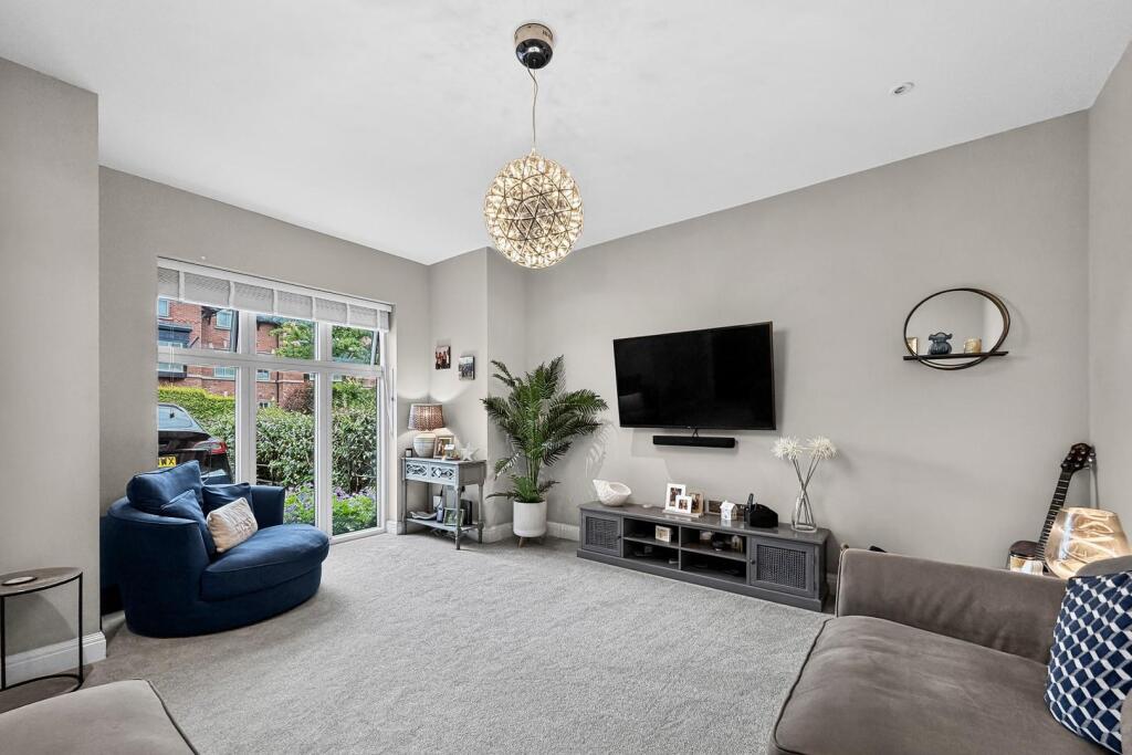Acresfield Road, Timperley photo 3