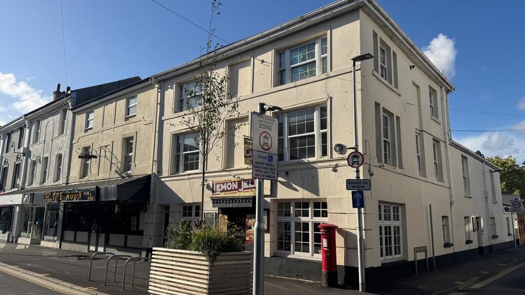 Main image of property: 4 bedroom flat to let