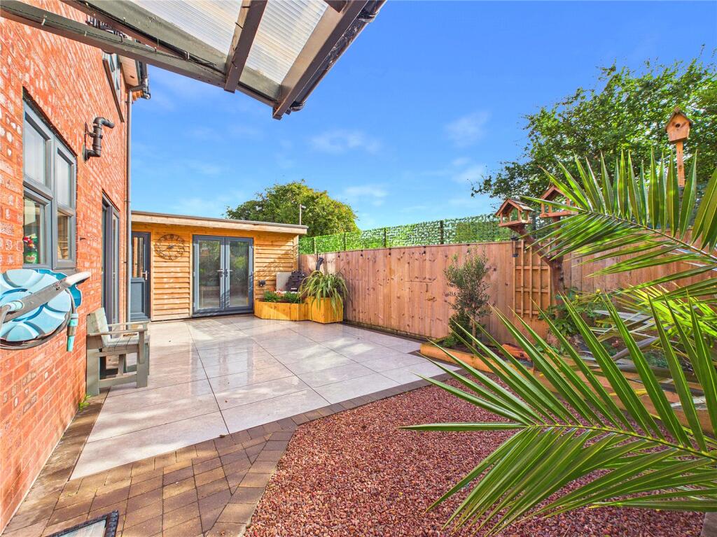 House in Worcester - View 5