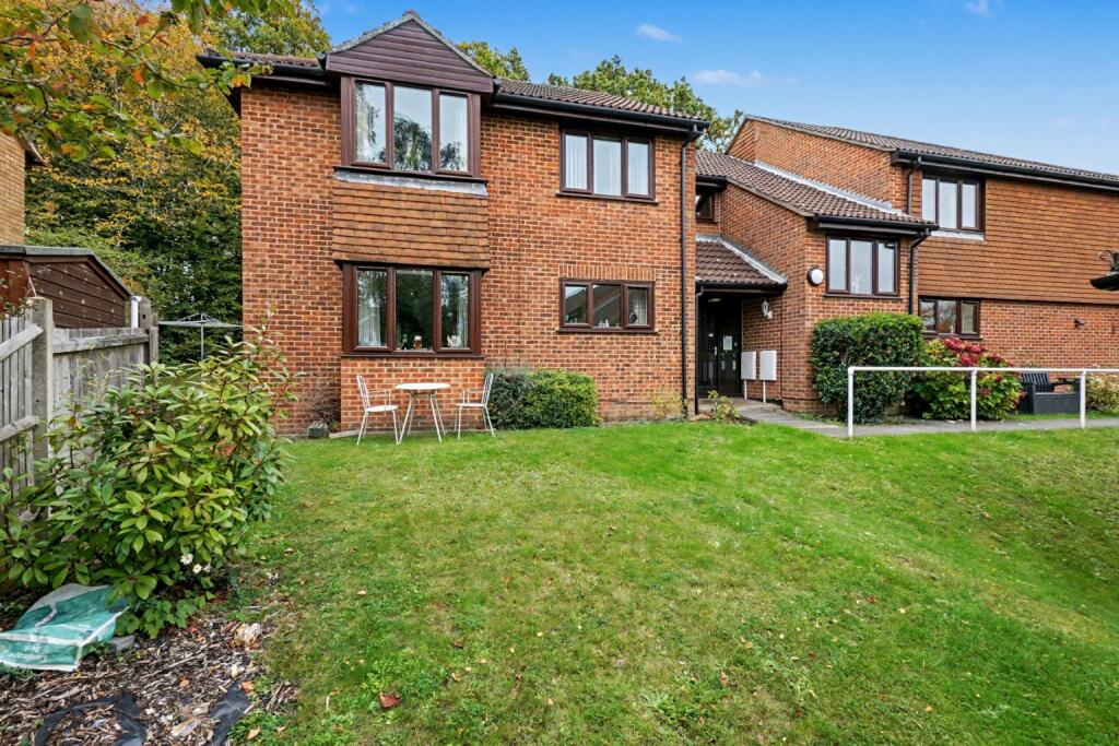 2-bed flat on Coppice Court, Hempstead, £240,000