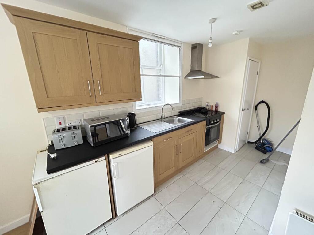Apartment in Bradford, Wapping, Barkerend - More
