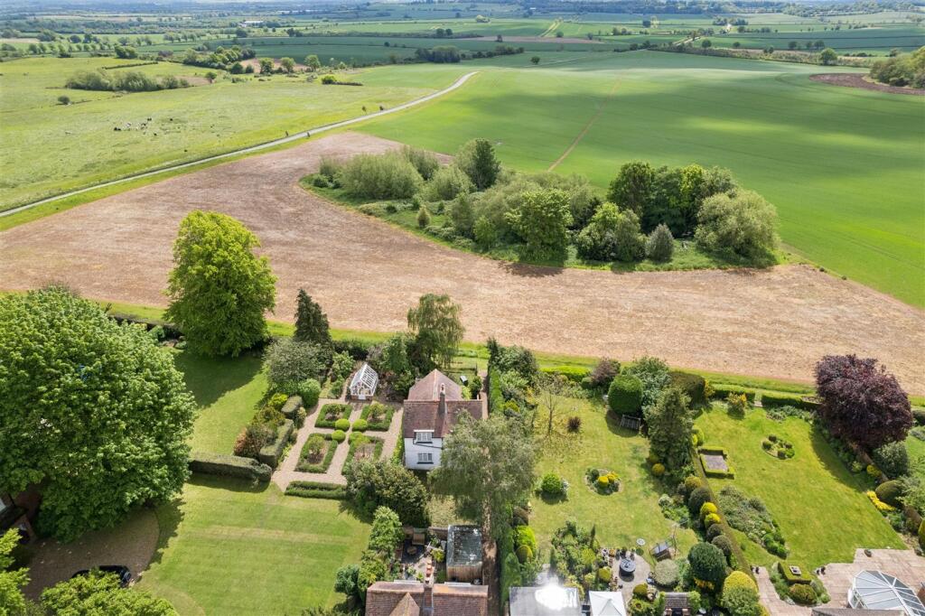 House in Buckinghamshire, Wing - View 4