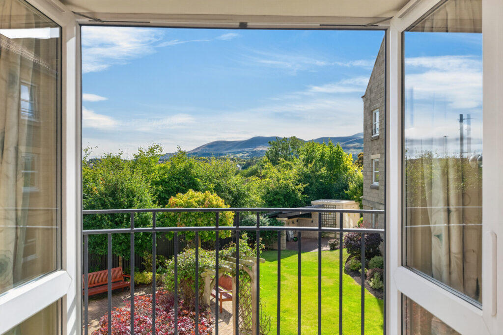Apartment in Edinburgh - View 5