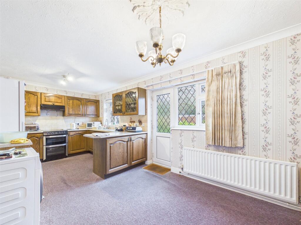 Blackbird Way, Bransgore, Christchurch, Dorset, BH23 photo 3