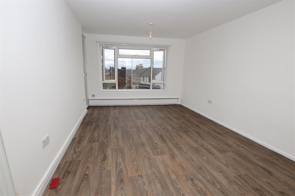 Apartment in Dartford - View 2