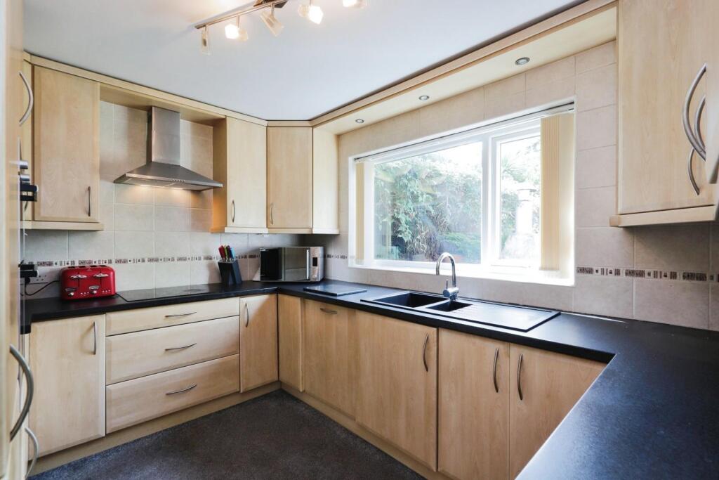 Josselin Court, Chapeltown, Sheffield photo 3