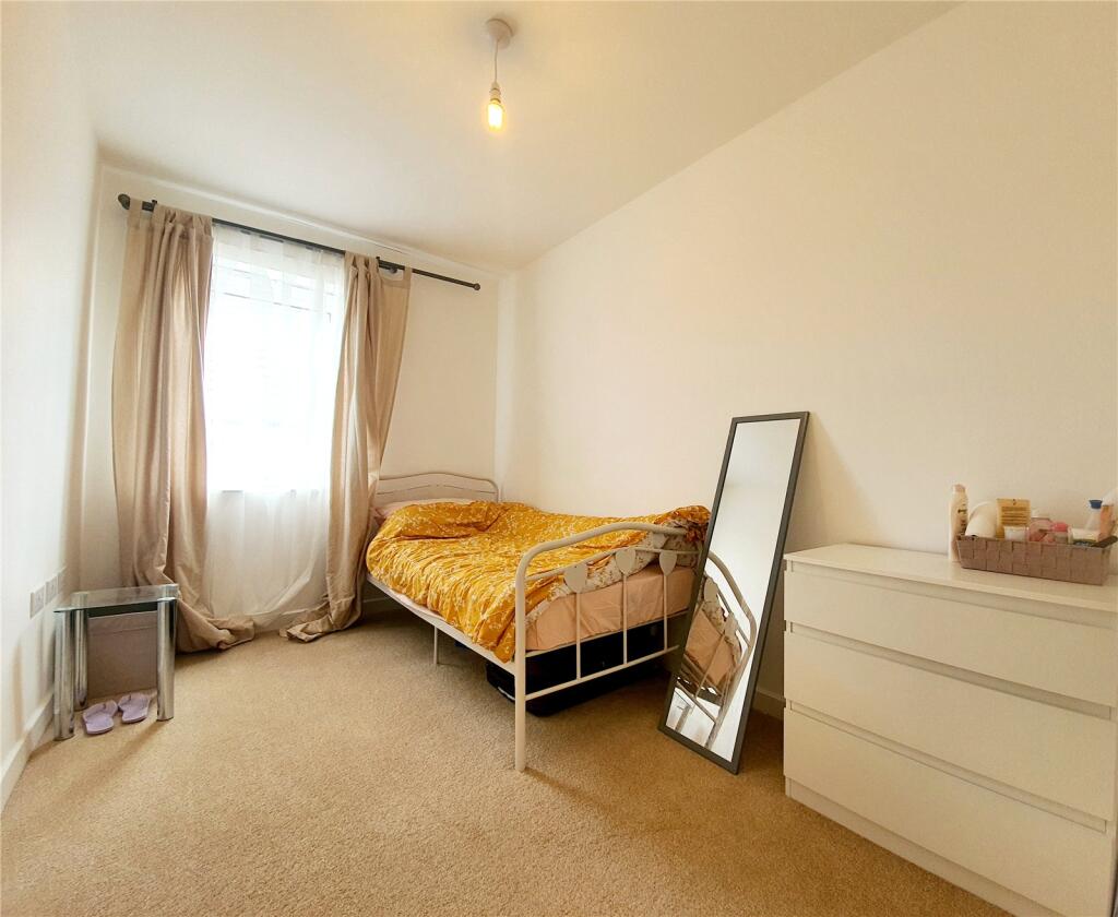 Apartment in Milton Keynes, Fairfields - More