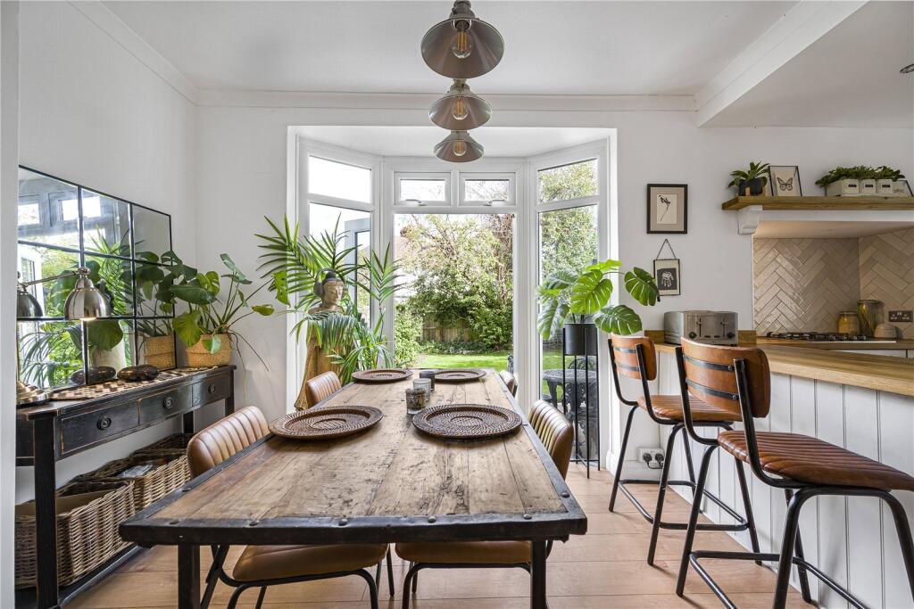 House in Dartford - More