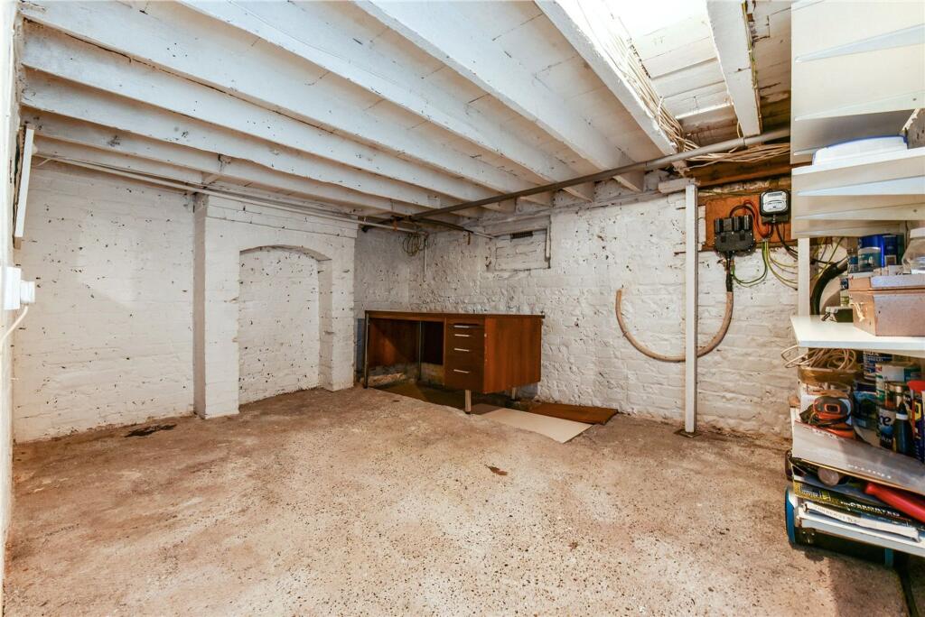 Washington Street, Chichester, PO19 - More