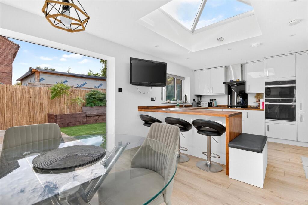House in Winkfield, Bracknell Forest - More
