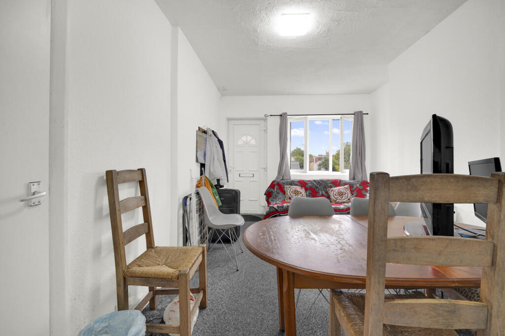 Apartment in London, Leytonstone - View 5