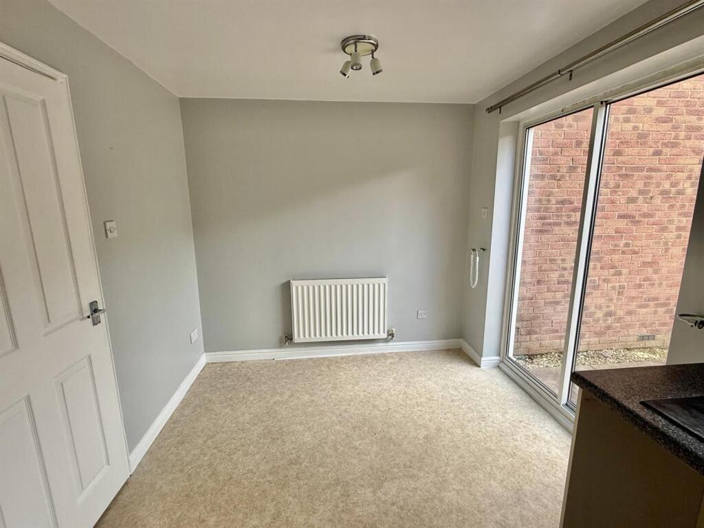Pierpoint Place, Kirkby-in-Ashfield, Nottingham photo 4